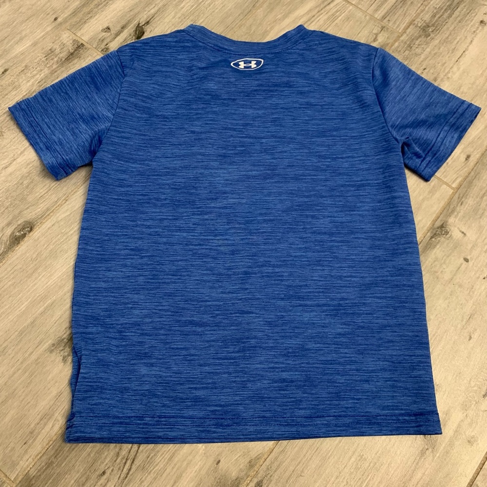 Boys Blue Under Armour Athletic Shirt Size 5 - Picture 3 of 3